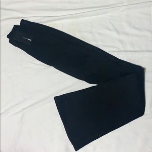 These jeans are cute skinny flare button jeans!☺️